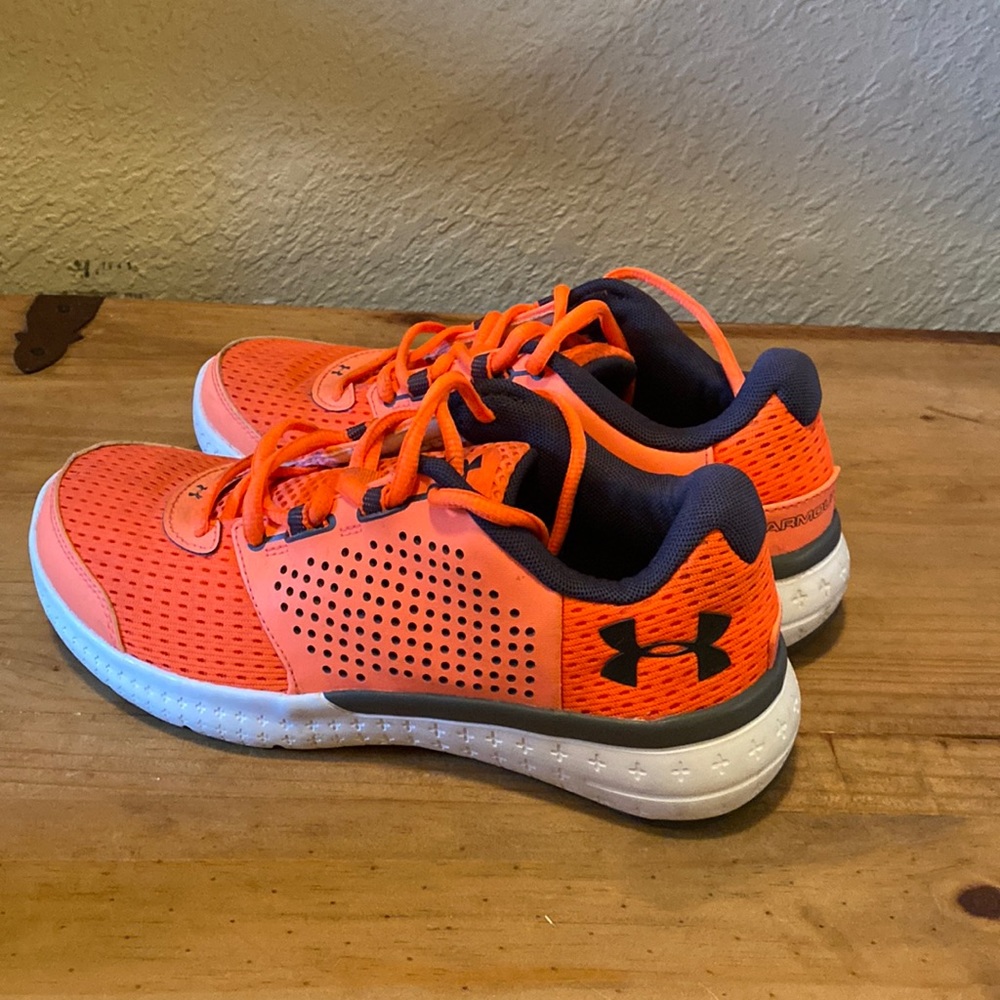 Womens Under armpit. Size 8. Gently worn. Orange and grey. Mesh material.